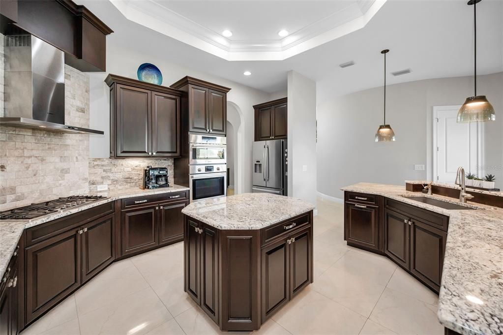 待售: $2,795,000 (6 贝兹, 7 浴室, 5965 平方英尺)