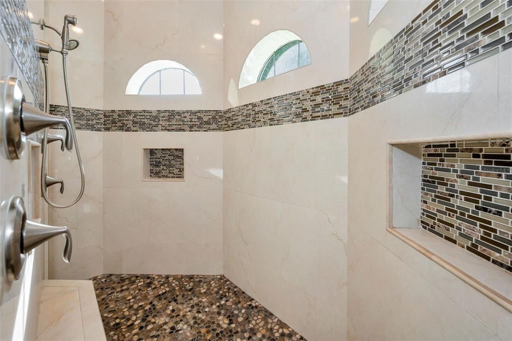 待售: $2,795,000 (6 贝兹, 7 浴室, 5965 平方英尺)