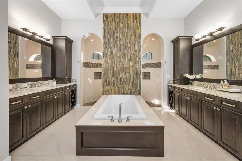 待售: $2,795,000 (6 贝兹, 7 浴室, 5965 平方英尺)