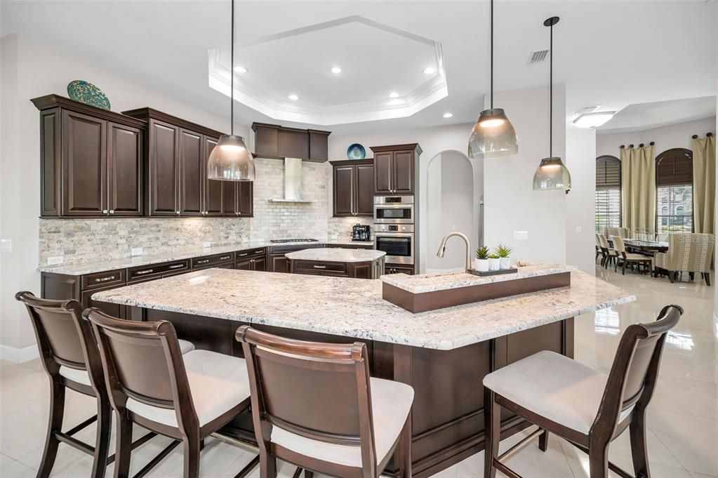 待售: $2,795,000 (6 贝兹, 7 浴室, 5965 平方英尺)