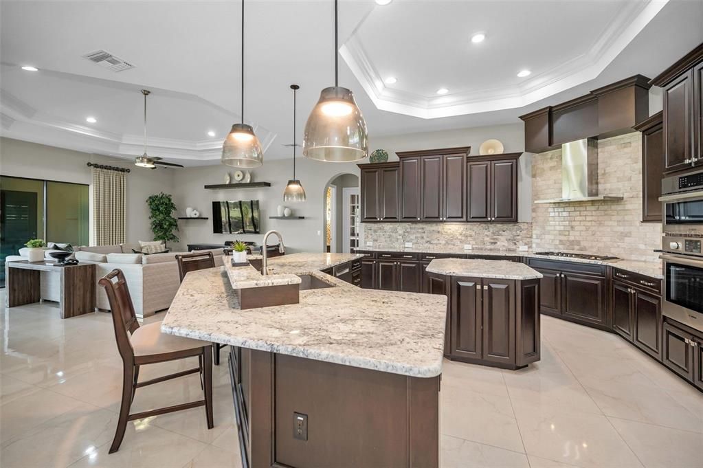 待售: $2,795,000 (6 贝兹, 7 浴室, 5965 平方英尺)