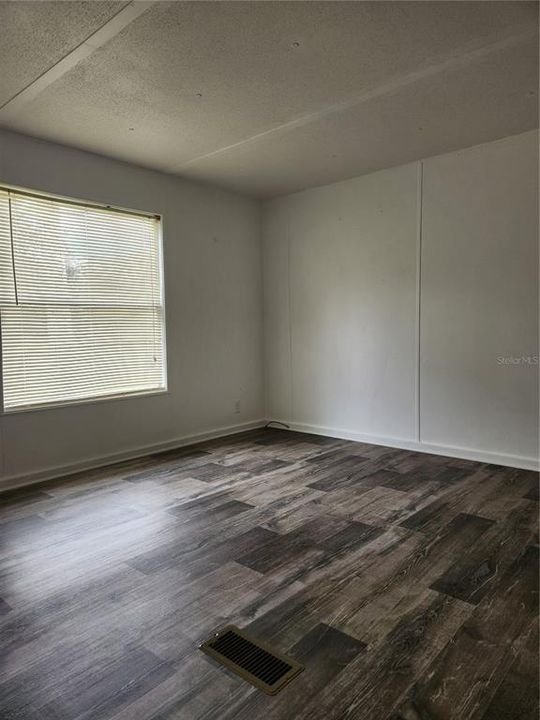 待售: $119,000 (2 贝兹, 1 浴室, 728 平方英尺)