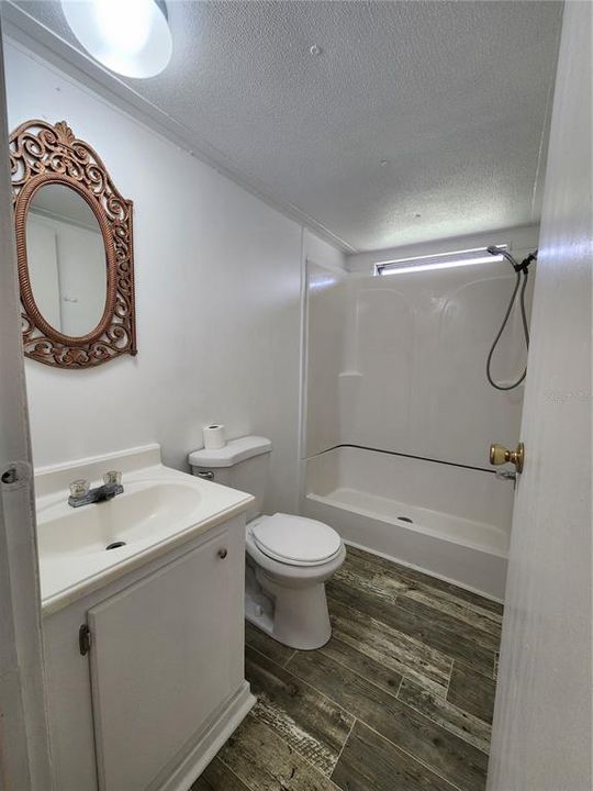 待售: $119,000 (2 贝兹, 1 浴室, 728 平方英尺)