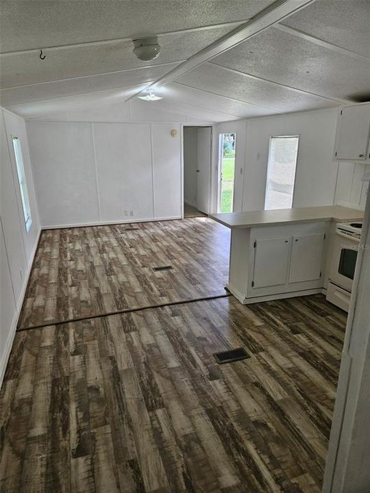 待售: $119,000 (2 贝兹, 1 浴室, 728 平方英尺)