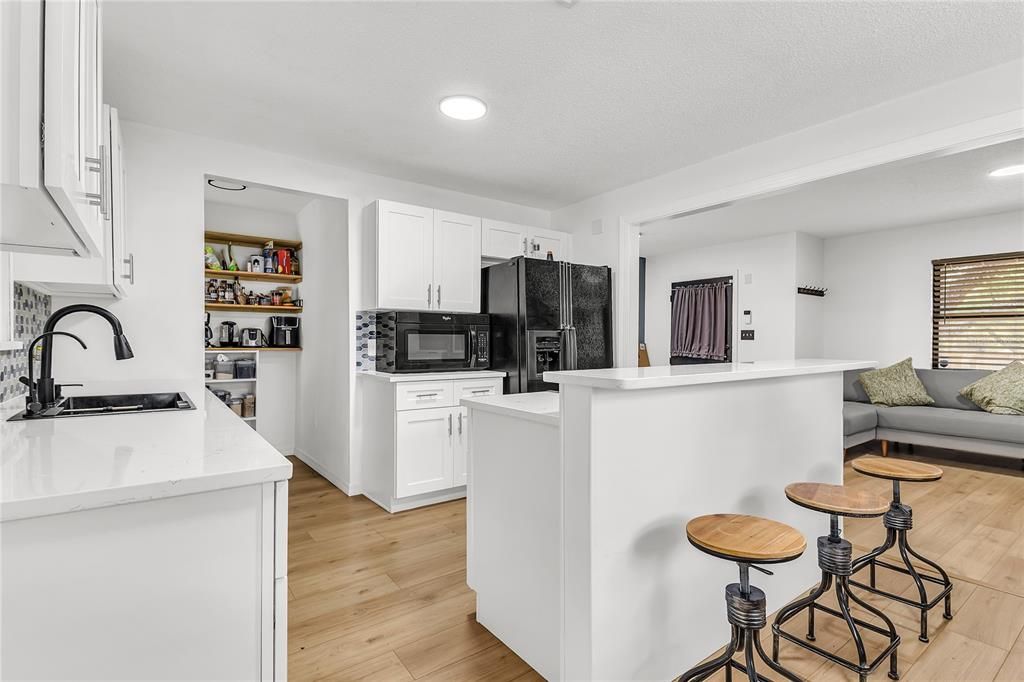 For Sale: $305,000 (4 beds, 1 baths, 1131 Square Feet)