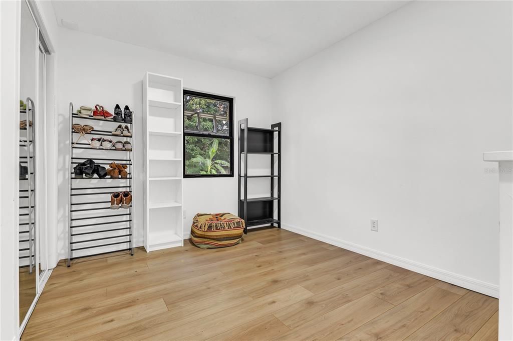 For Sale: $305,000 (4 beds, 1 baths, 1131 Square Feet)