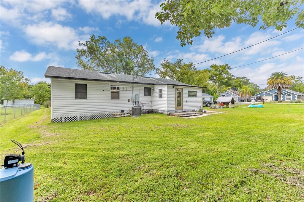 For Sale: $305,000 (4 beds, 1 baths, 1131 Square Feet)