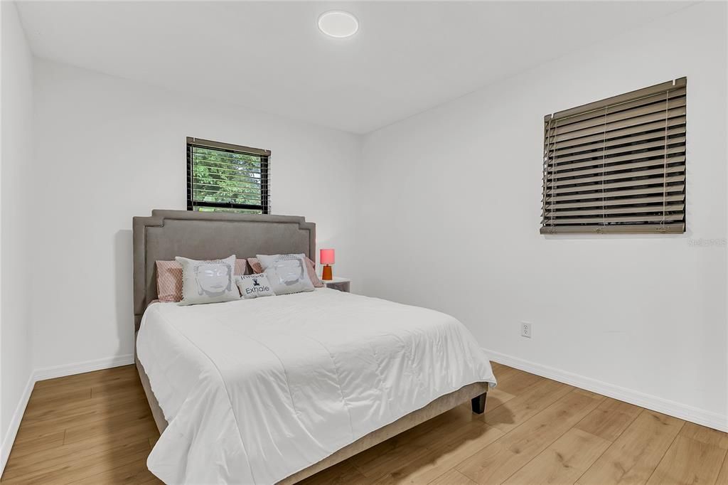 For Sale: $305,000 (4 beds, 1 baths, 1131 Square Feet)