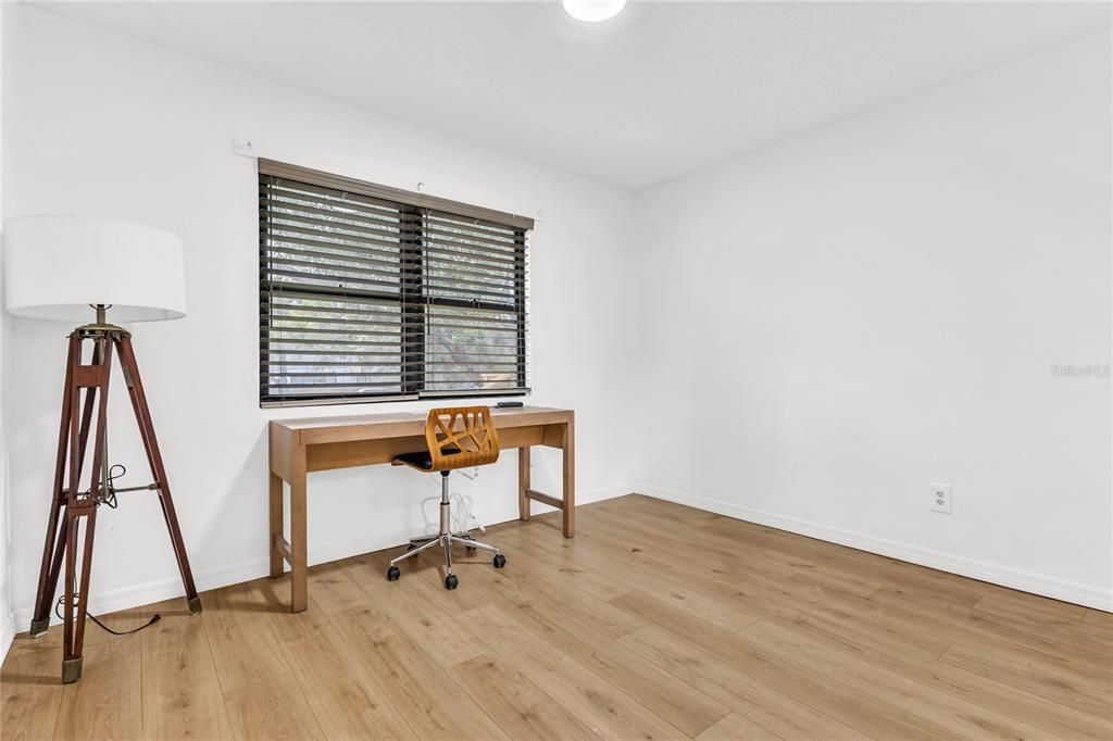 For Sale: $305,000 (4 beds, 1 baths, 1131 Square Feet)