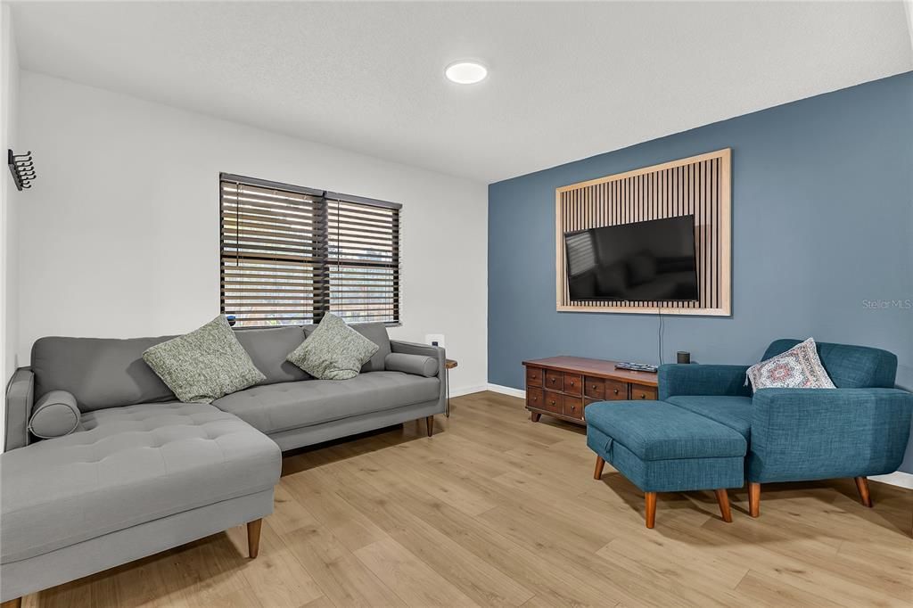 For Sale: $305,000 (4 beds, 1 baths, 1131 Square Feet)