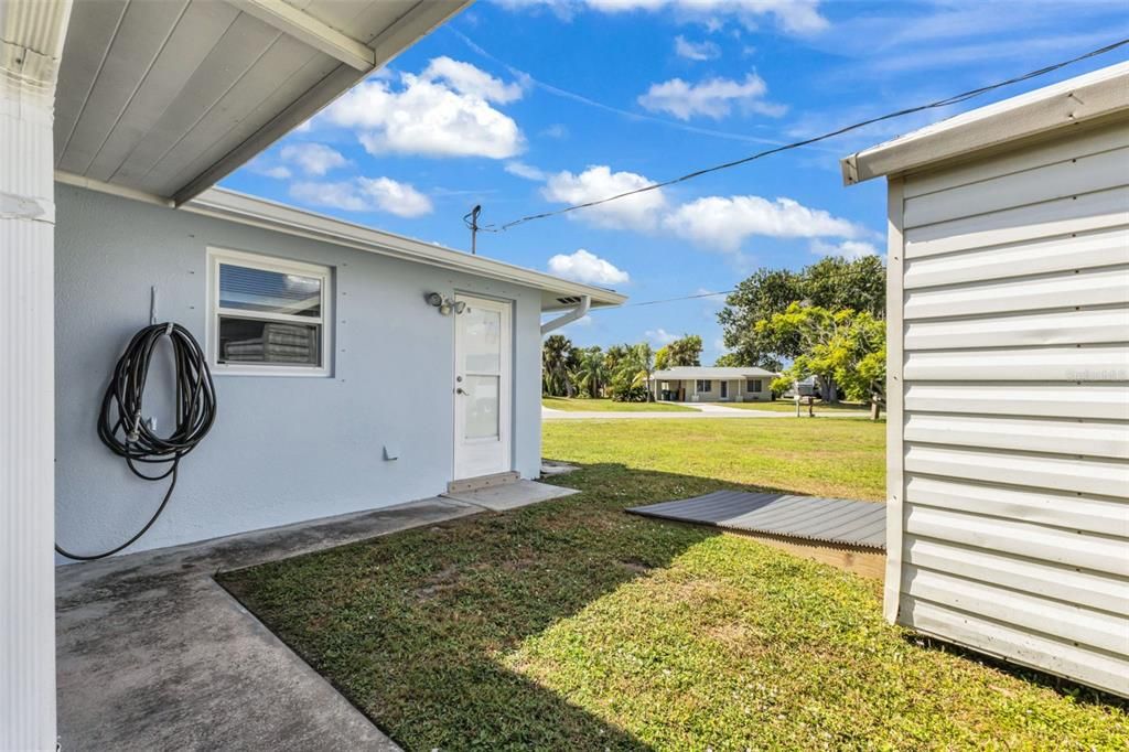 For Sale: $214,900 (2 beds, 2 baths, 891 Square Feet)