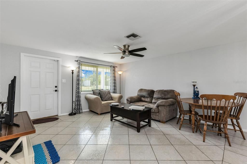 For Sale: $214,900 (2 beds, 2 baths, 891 Square Feet)