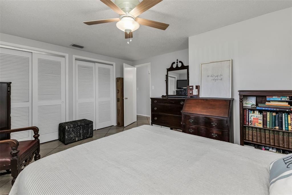 For Sale: $214,900 (2 beds, 2 baths, 891 Square Feet)