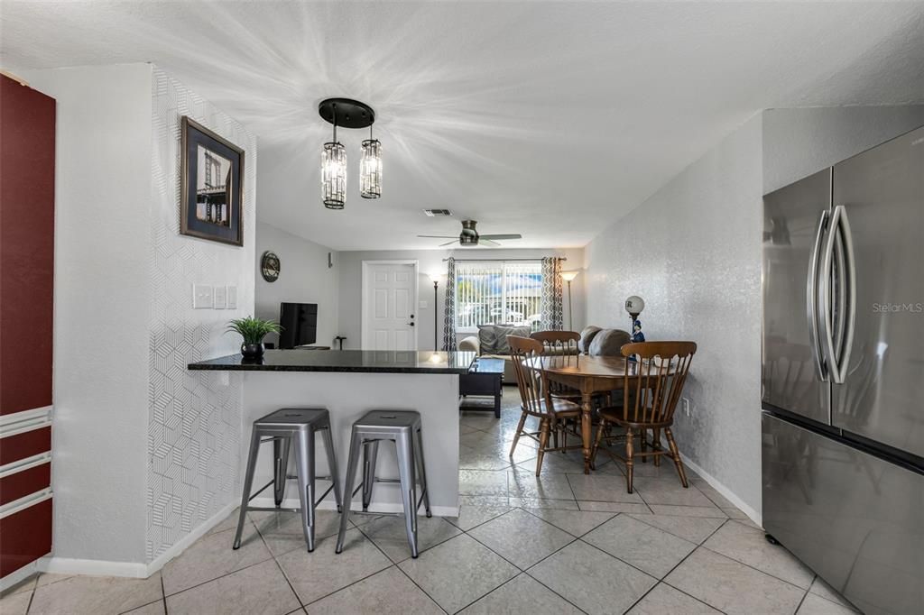 For Sale: $214,900 (2 beds, 2 baths, 891 Square Feet)