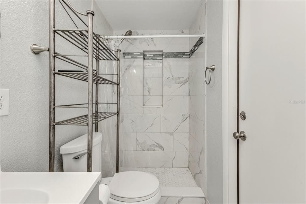 For Sale: $214,900 (2 beds, 2 baths, 891 Square Feet)