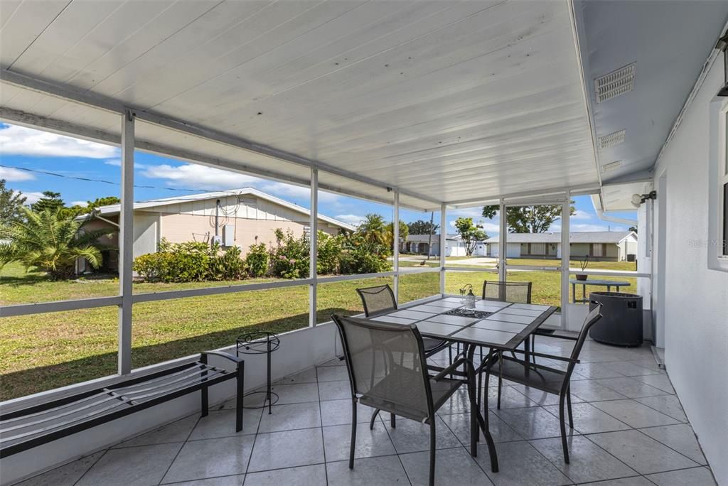 For Sale: $214,900 (2 beds, 2 baths, 891 Square Feet)