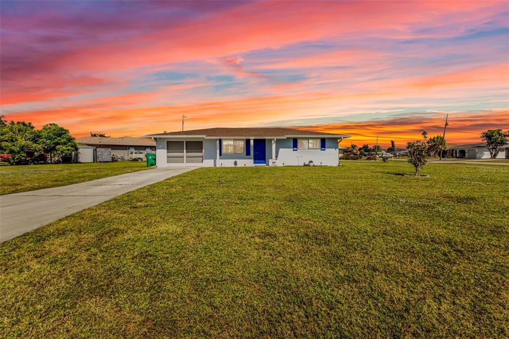 For Sale: $214,900 (2 beds, 2 baths, 891 Square Feet)