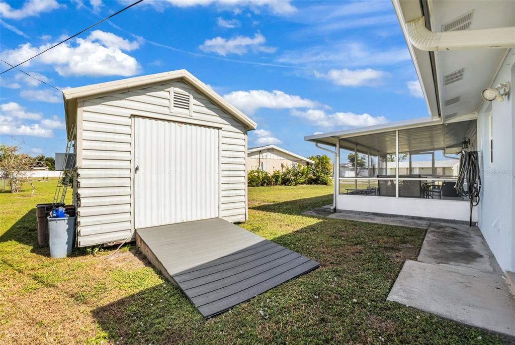 For Sale: $214,900 (2 beds, 2 baths, 891 Square Feet)