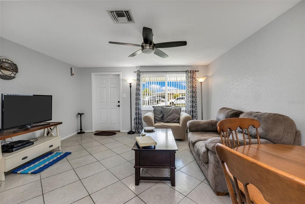 For Sale: $214,900 (2 beds, 2 baths, 891 Square Feet)