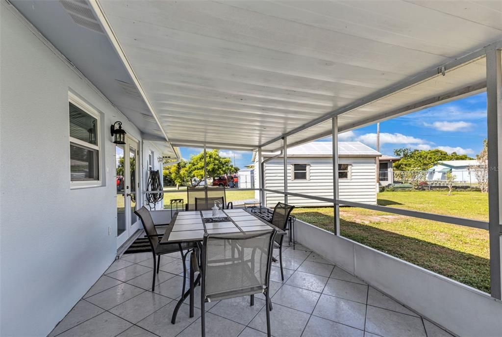 For Sale: $214,900 (2 beds, 2 baths, 891 Square Feet)