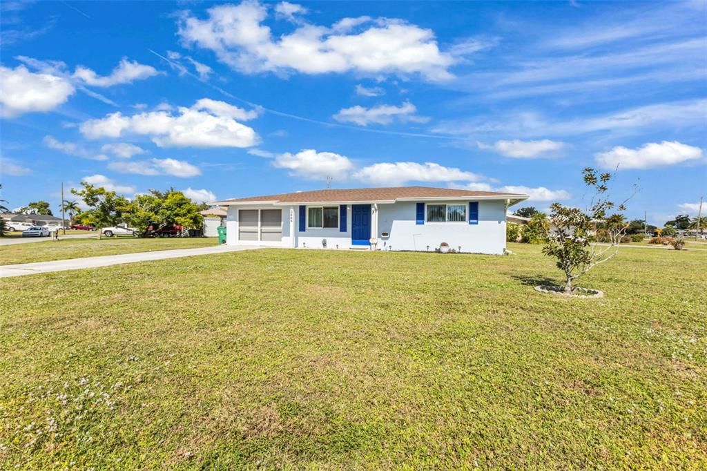 For Sale: $214,900 (2 beds, 2 baths, 891 Square Feet)