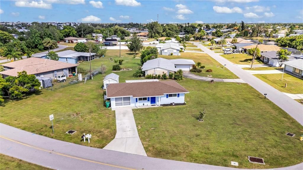 For Sale: $214,900 (2 beds, 2 baths, 891 Square Feet)