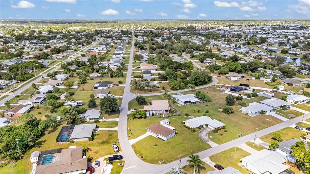 For Sale: $214,900 (2 beds, 2 baths, 891 Square Feet)