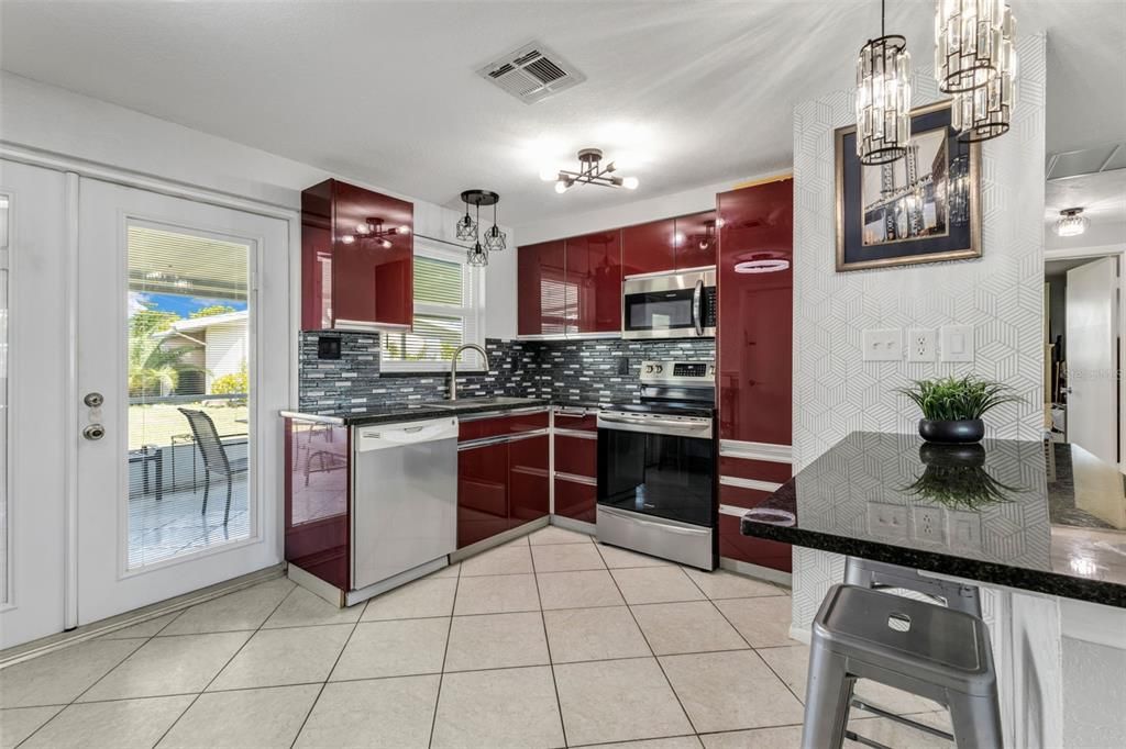 For Sale: $214,900 (2 beds, 2 baths, 891 Square Feet)