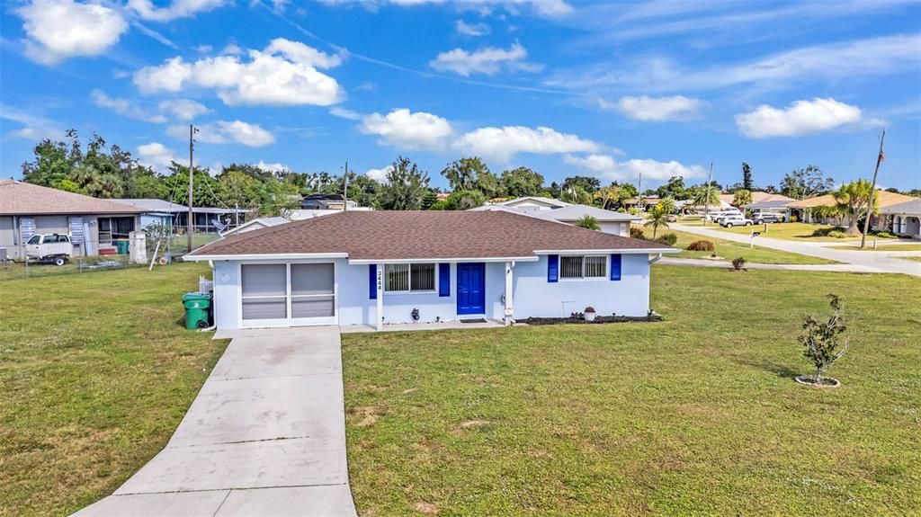 For Sale: $214,900 (2 beds, 2 baths, 891 Square Feet)