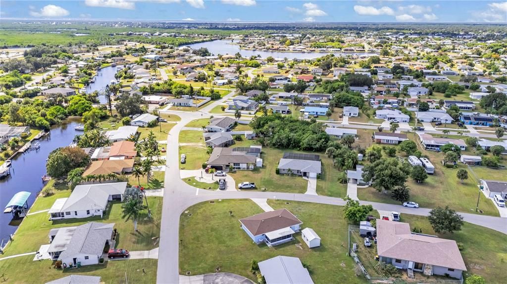 For Sale: $214,900 (2 beds, 2 baths, 891 Square Feet)