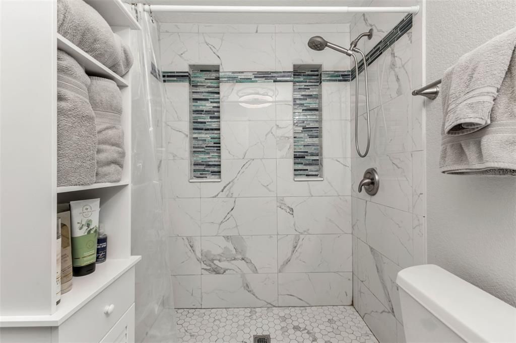 For Sale: $214,900 (2 beds, 2 baths, 891 Square Feet)