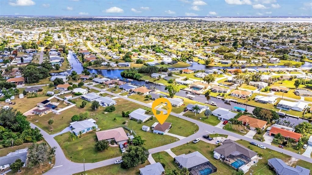 For Sale: $214,900 (2 beds, 2 baths, 891 Square Feet)