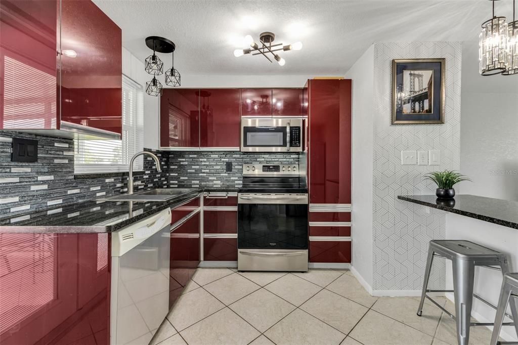 For Sale: $214,900 (2 beds, 2 baths, 891 Square Feet)