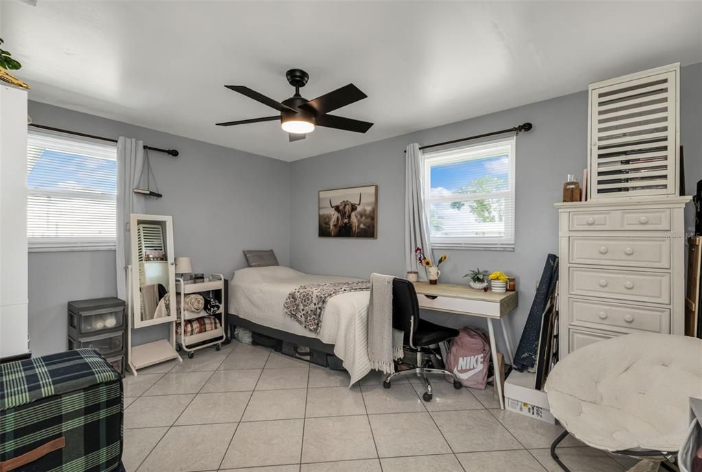 For Sale: $214,900 (2 beds, 2 baths, 891 Square Feet)