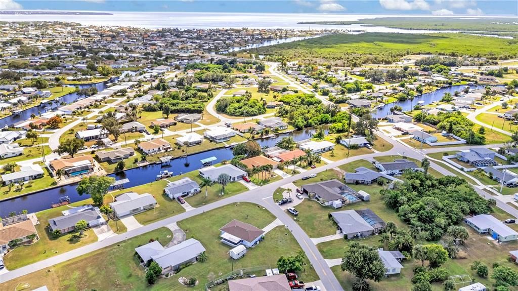 For Sale: $214,900 (2 beds, 2 baths, 891 Square Feet)