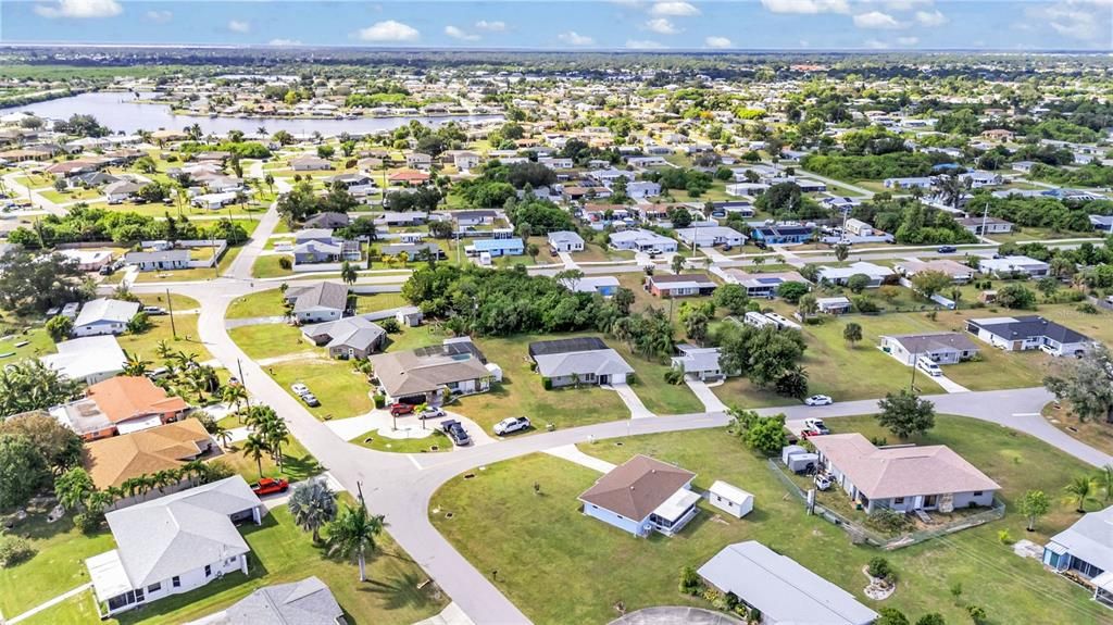 For Sale: $214,900 (2 beds, 2 baths, 891 Square Feet)