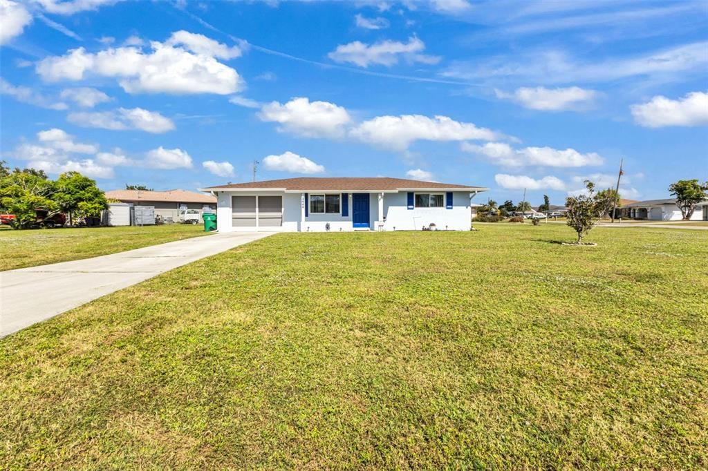 For Sale: $214,900 (2 beds, 2 baths, 891 Square Feet)