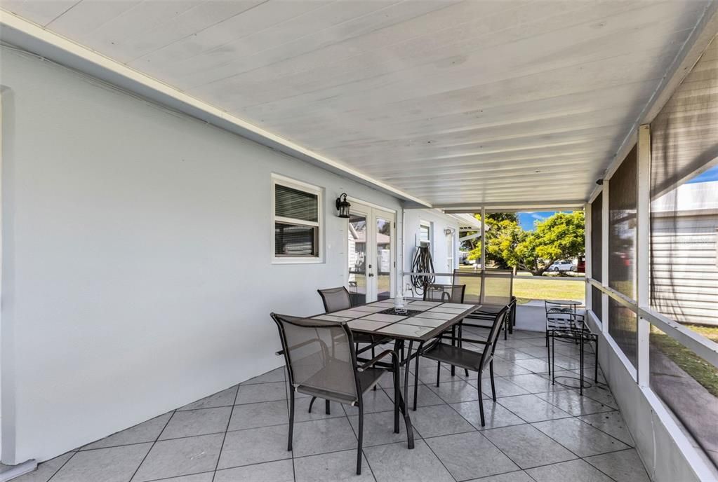 For Sale: $214,900 (2 beds, 2 baths, 891 Square Feet)