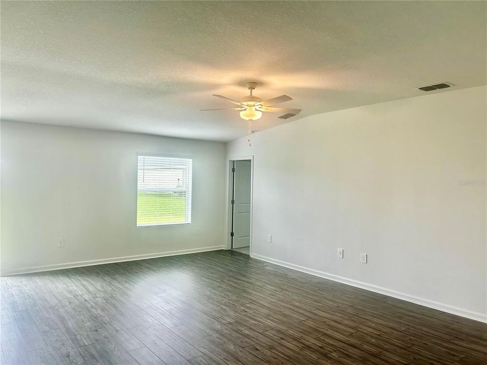 出租: $2,495 (4 贝兹, 3 浴室, 2202 平方英尺)