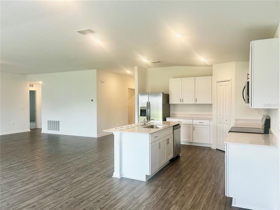 出租: $2,495 (4 贝兹, 3 浴室, 2202 平方英尺)