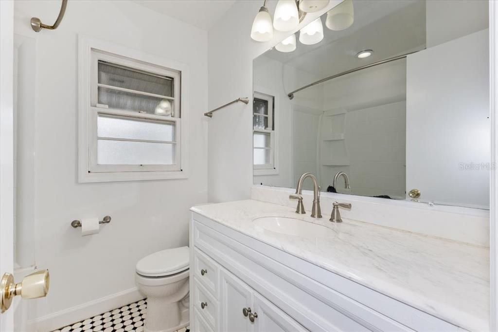 待售: $314,000 (3 贝兹, 1 浴室, 1106 平方英尺)