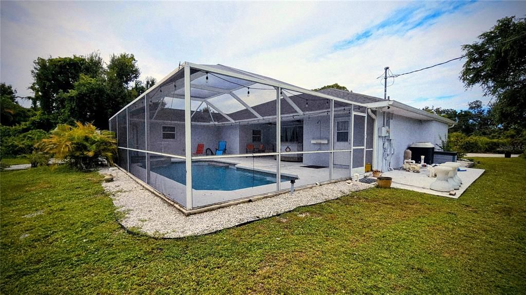 For Rent: $4,500 (3 beds, 3 baths, 2041 Square Feet)