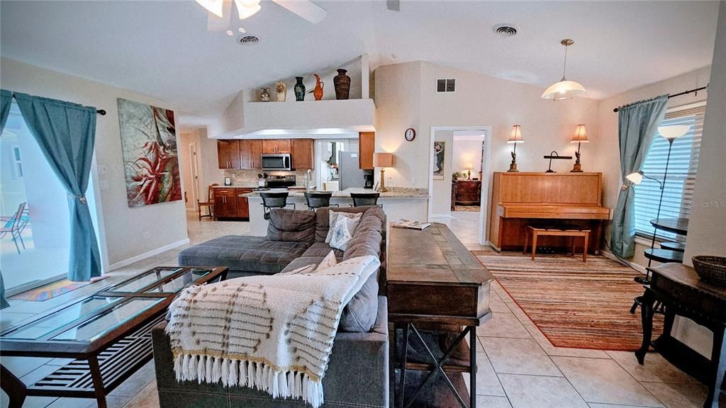 For Rent: $4,500 (3 beds, 3 baths, 2041 Square Feet)