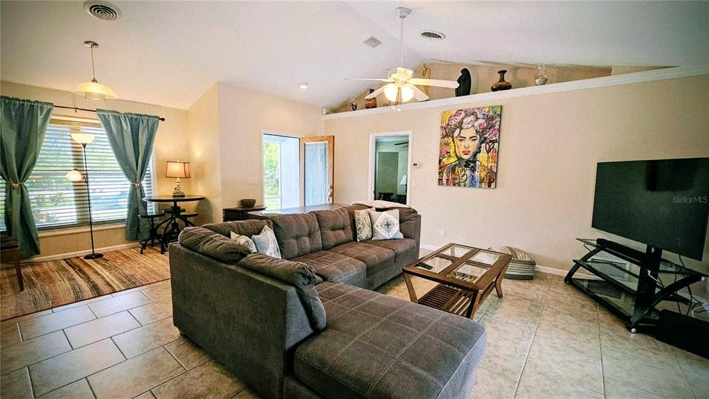 For Rent: $4,500 (3 beds, 3 baths, 2041 Square Feet)