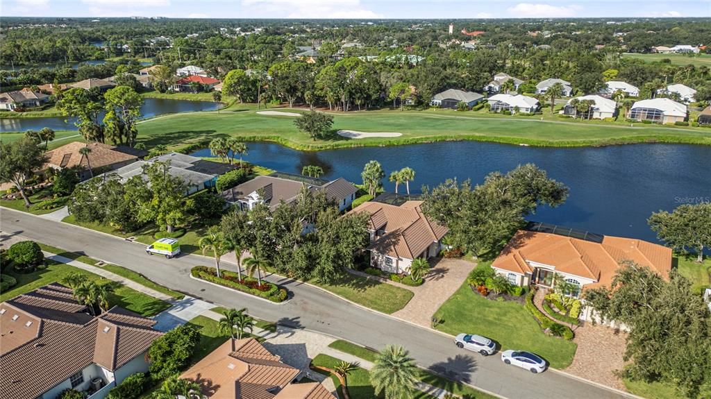 Activo con contrato: $685,000 (3 camas, 3 baños, 2404 Pies cuadrados)