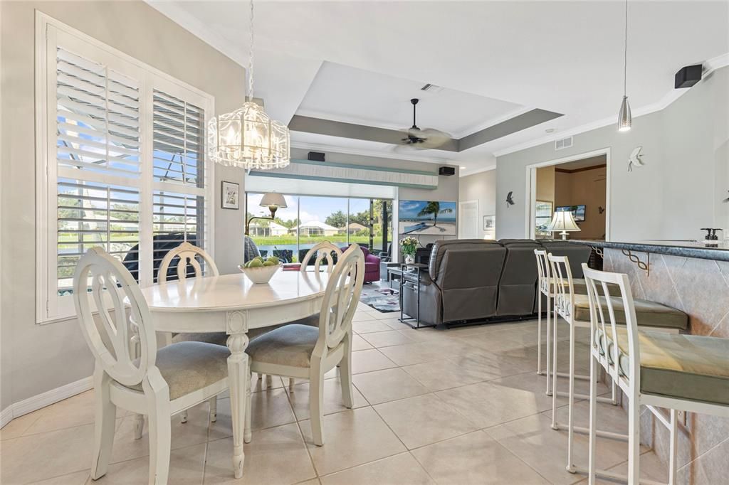 Activo con contrato: $685,000 (3 camas, 3 baños, 2404 Pies cuadrados)