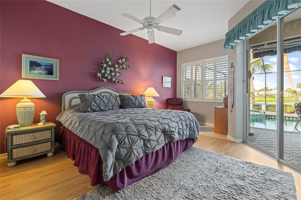 Activo con contrato: $685,000 (3 camas, 3 baños, 2404 Pies cuadrados)