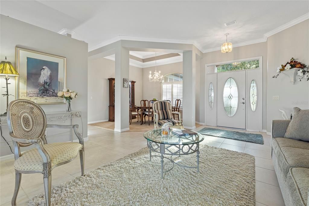 Activo con contrato: $685,000 (3 camas, 3 baños, 2404 Pies cuadrados)