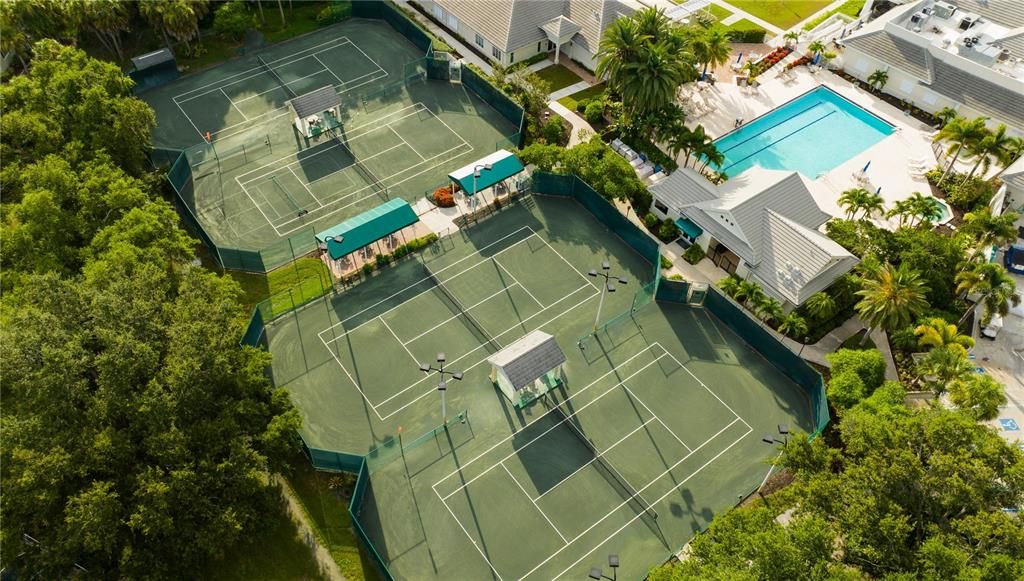 Activo con contrato: $685,000 (3 camas, 3 baños, 2404 Pies cuadrados)