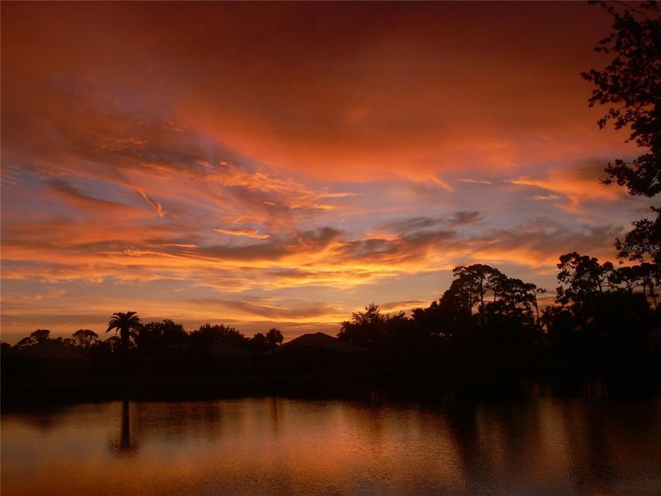 Activo con contrato: $685,000 (3 camas, 3 baños, 2404 Pies cuadrados)